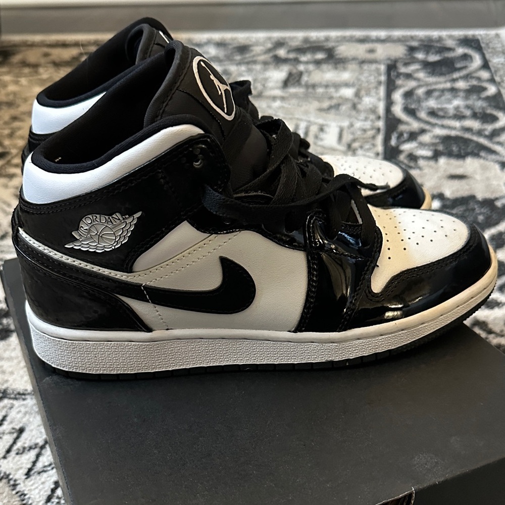 GUC Jordan 1 Mid SE Carbon Fiber Sneakers - Size 4Y - Picture 2 of 16